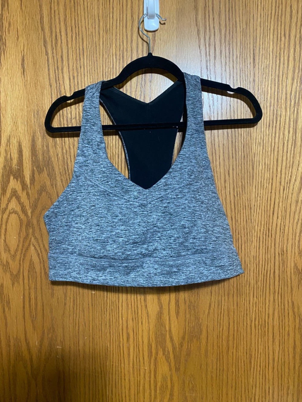 Women’s sport bra razor back and has padding